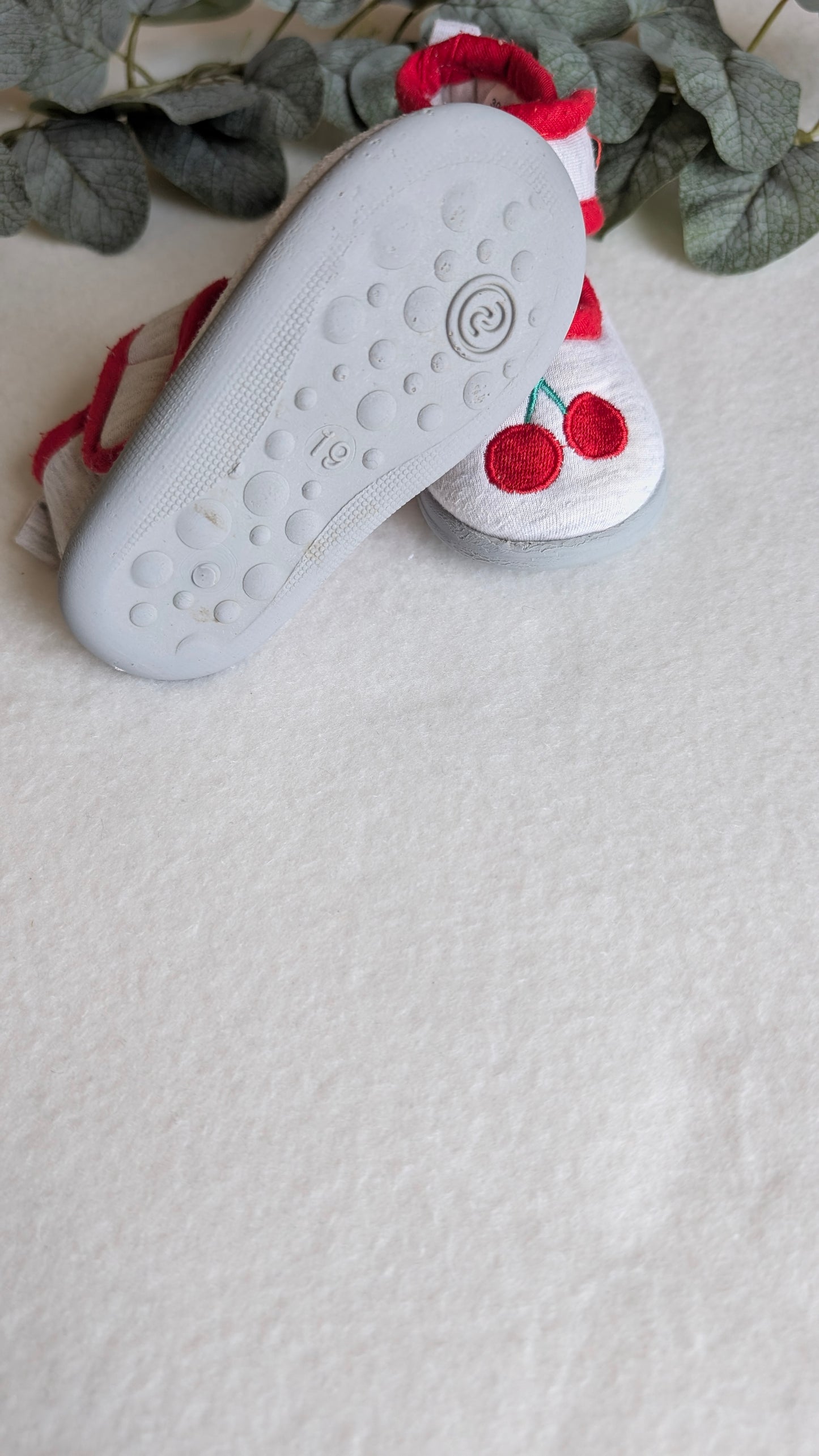 Chaussons bébé fille "Cerises 🍒"